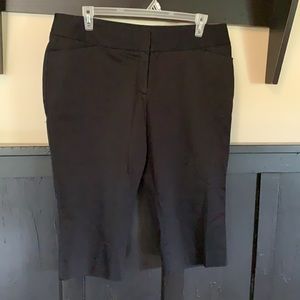 Worthington crop black petal pusher pant 18 EUC